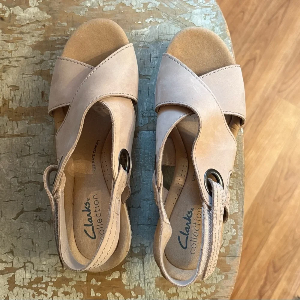 Clark’s Women's Giselle Loop Wedge Sandals Taupe size 7